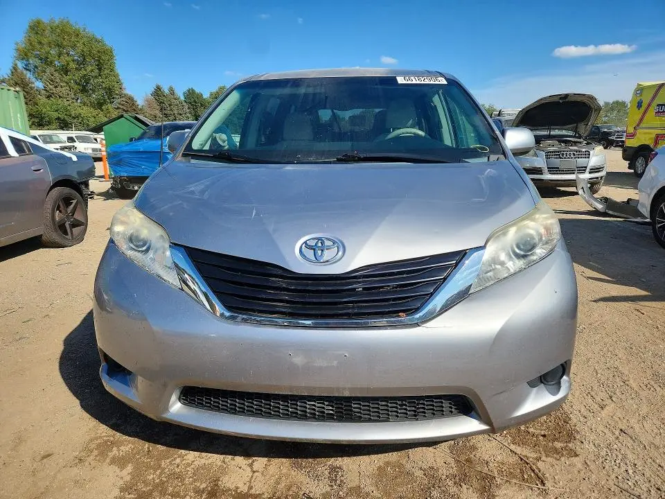 2012 TOYOTA SIENNA LE 8-PASSENGER  