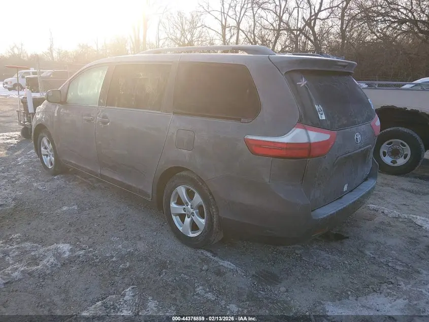 2017 TOYOTA SIENNA LE