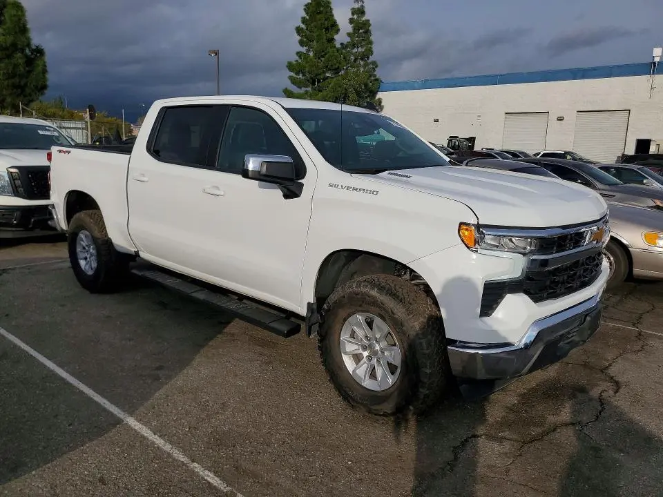 2025 CHEVROLET SILVERADO C1500 LT  