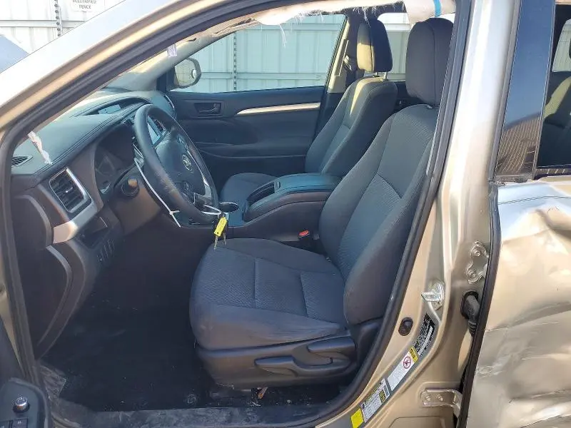 2016 TOYOTA HIGHLANDER LE  