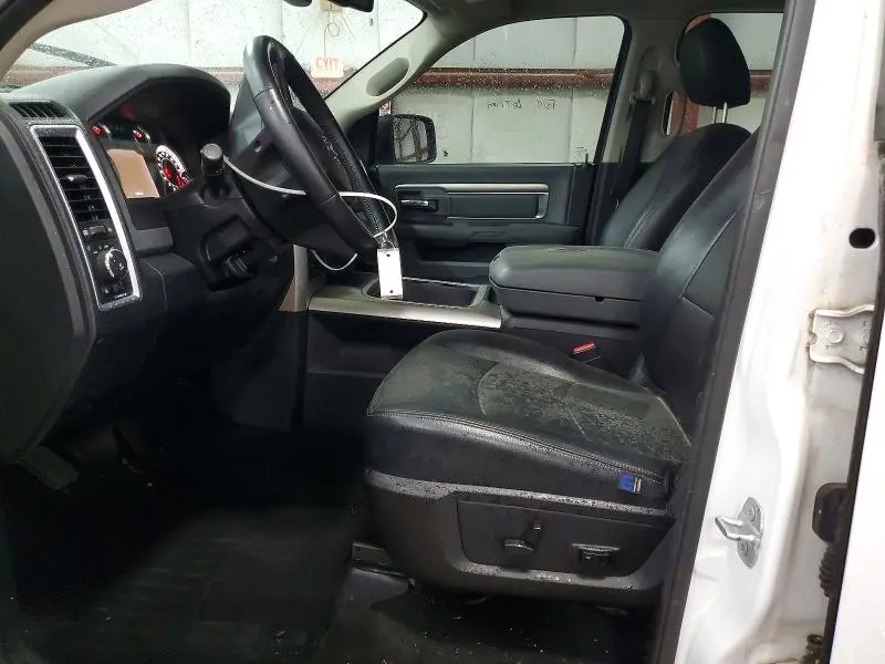 2016 RAM 1500 SLT  