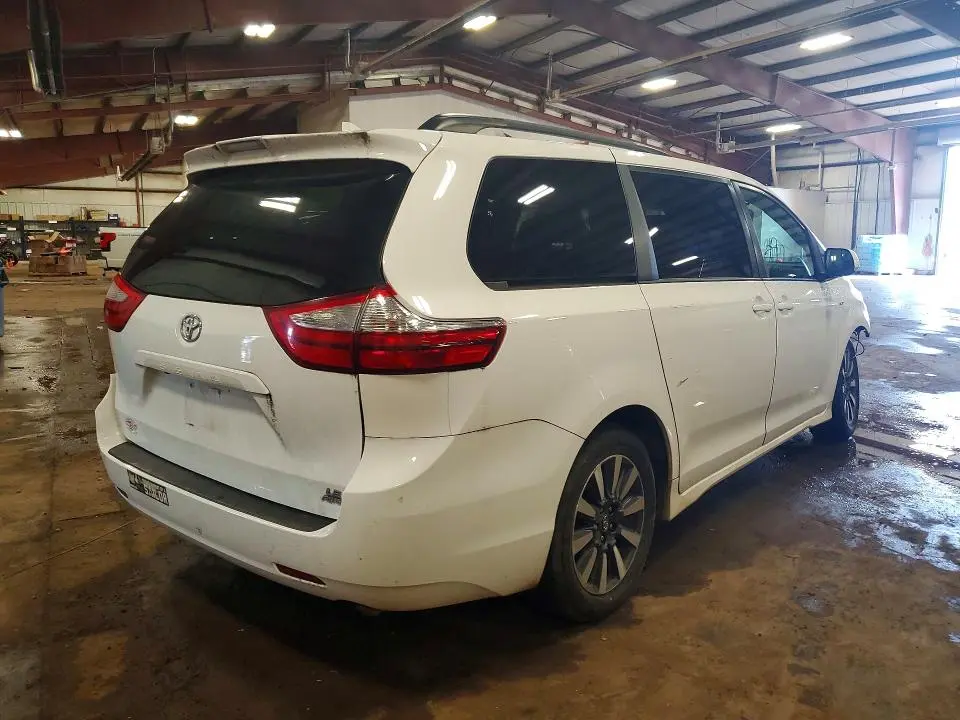 2019 TOYOTA SIENNA LE  
