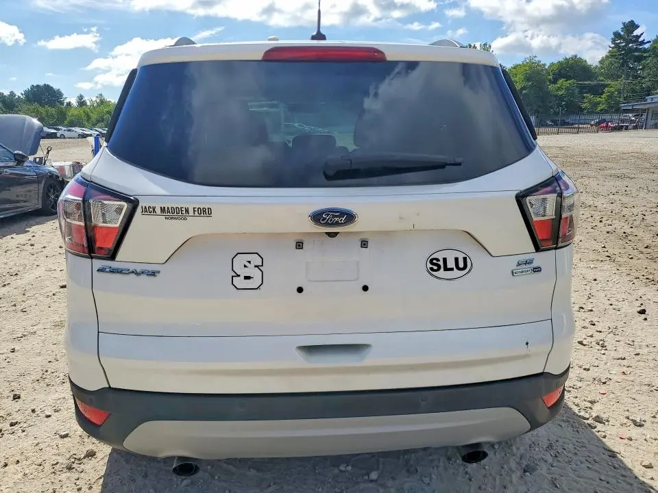 2017 FORD ESCAPE SE  