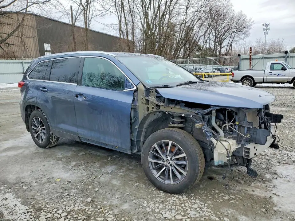 2019 TOYOTA HIGHLANDER XLE  
