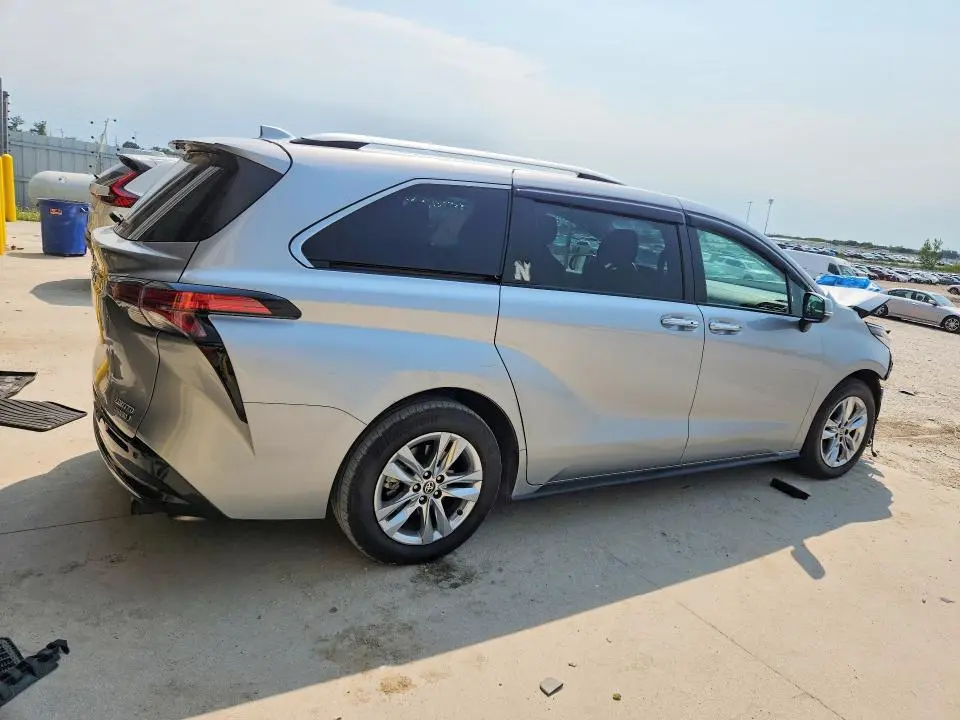 2023 TOYOTA SIENNA LIMITED 7-PASSENGER  
