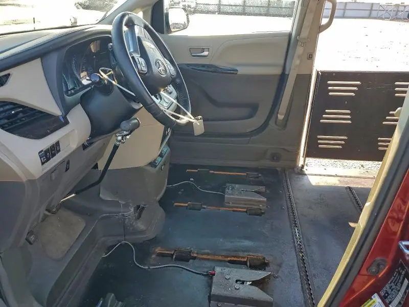 2015 TOYOTA SIENNA XLE  