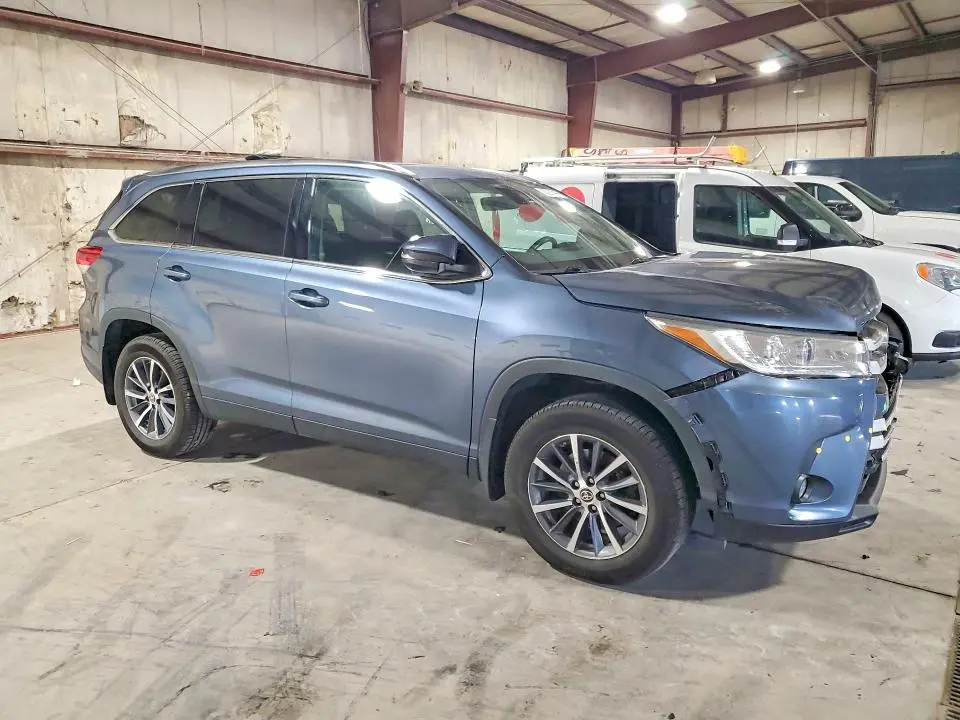 2019 TOYOTA HIGHLANDER XLE  