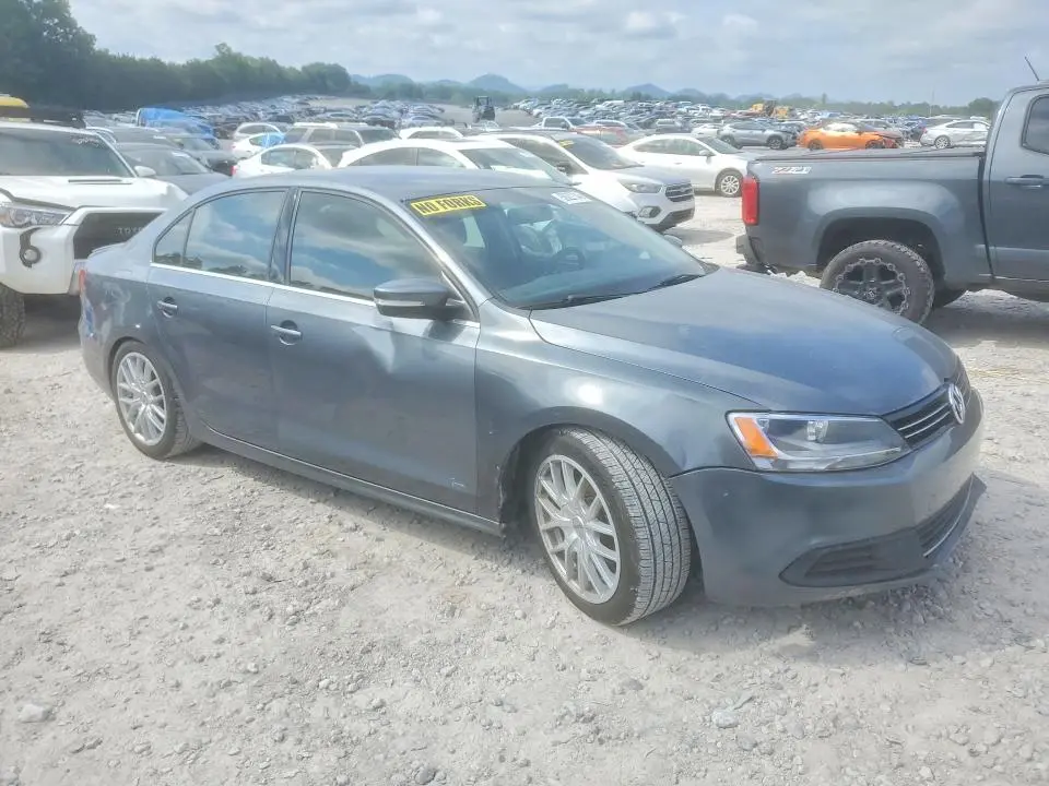 2014 VOLKSWAGEN JETTA SE  