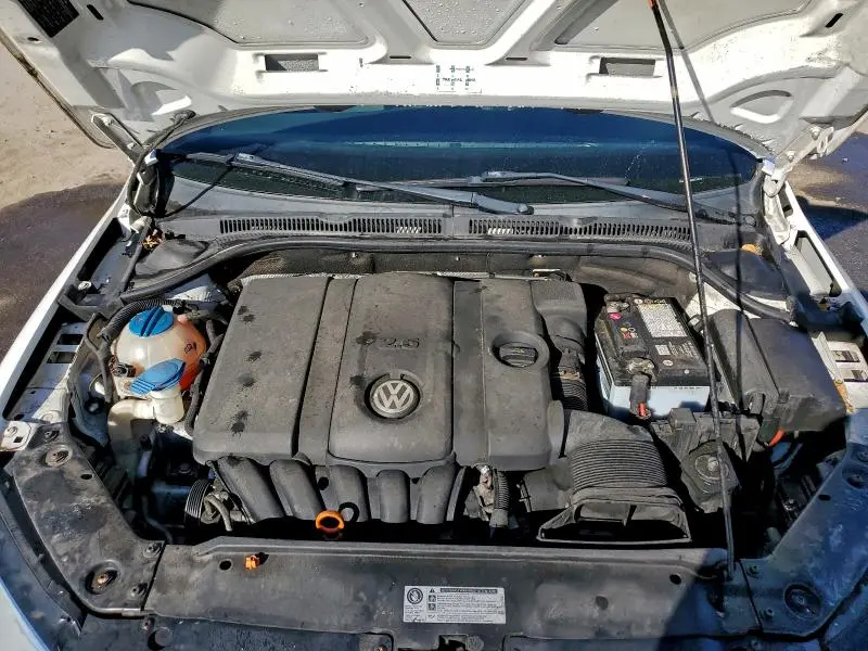 2011 VOLKSWAGEN JETTA SE  