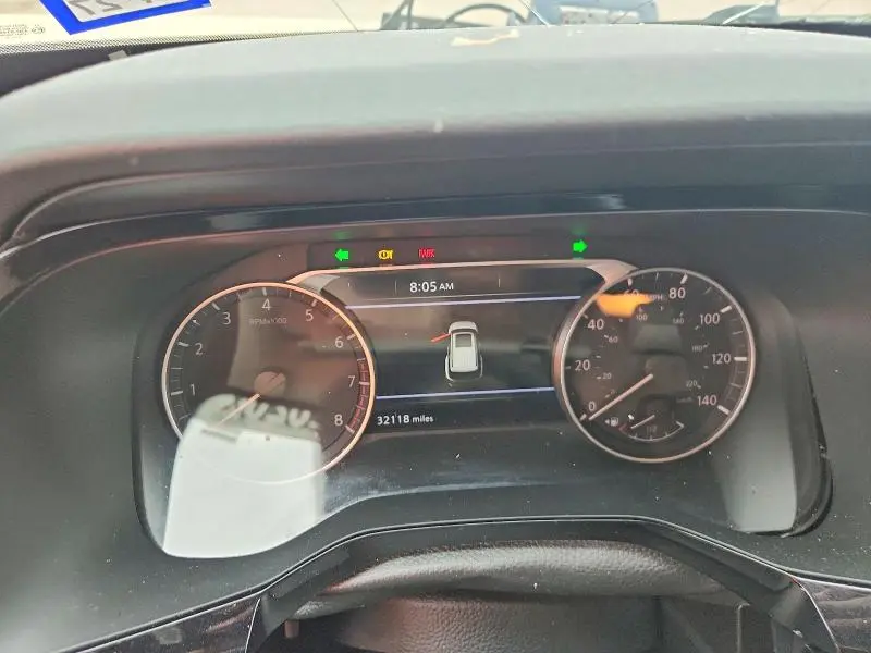 2025 NISSAN PATHFINDER SV  