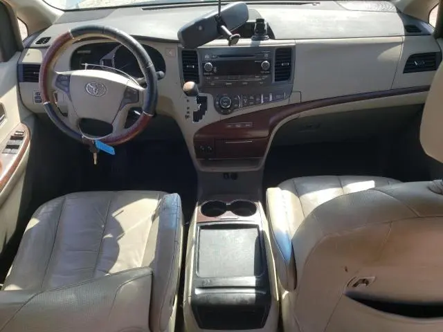 2011 TOYOTA SIENNA XLE  