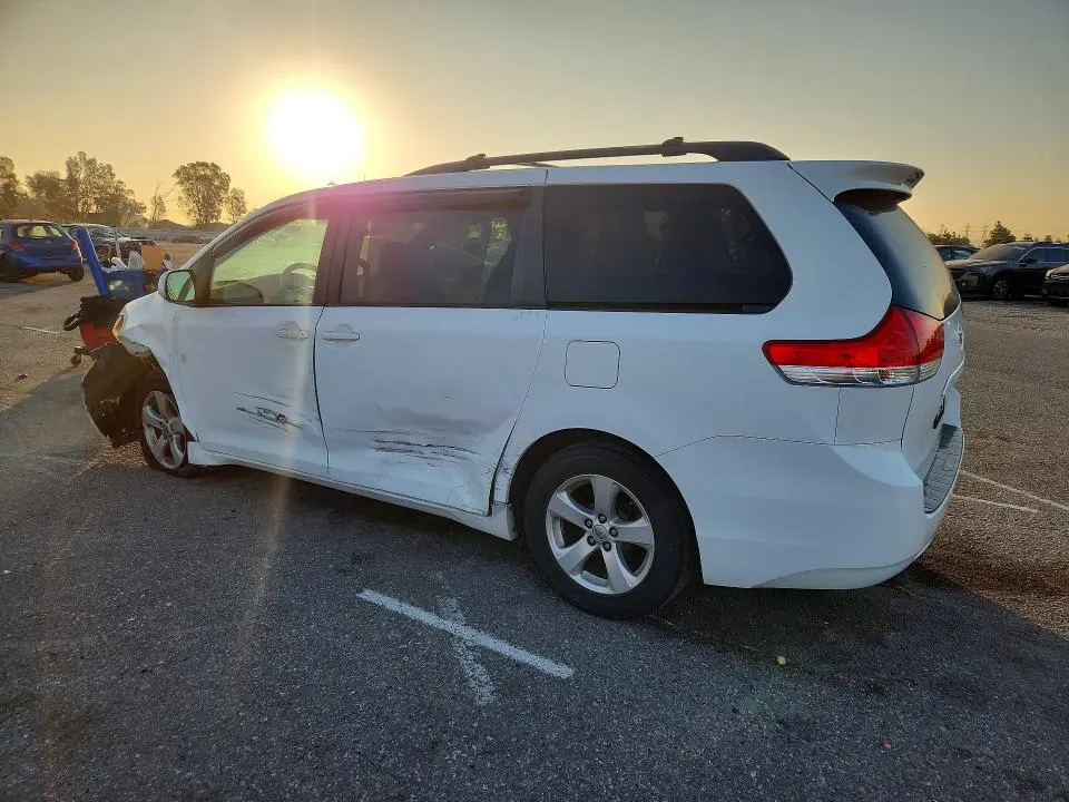 2011 TOYOTA SIENNA LE 8-PASSENGER  