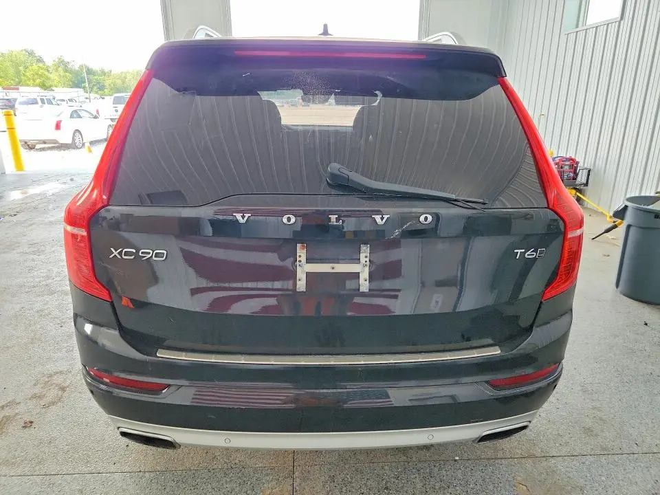 2017 VOLVO XC90 T6  