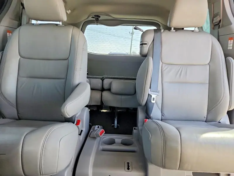 2016 TOYOTA SIENNA XLE 8-PASSENGER  