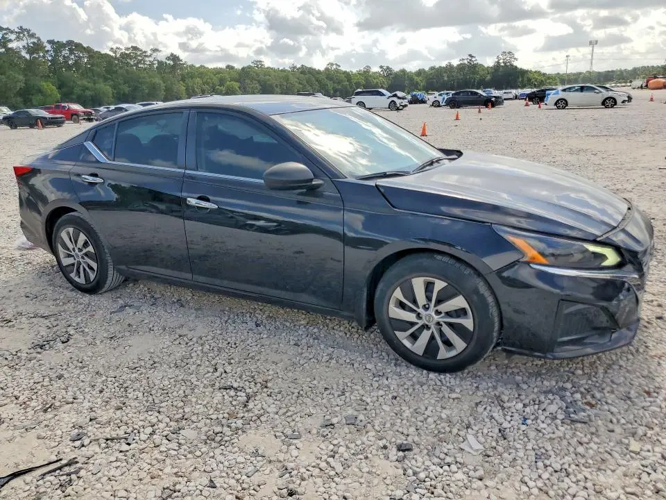2024 NISSAN ALTIMA S  