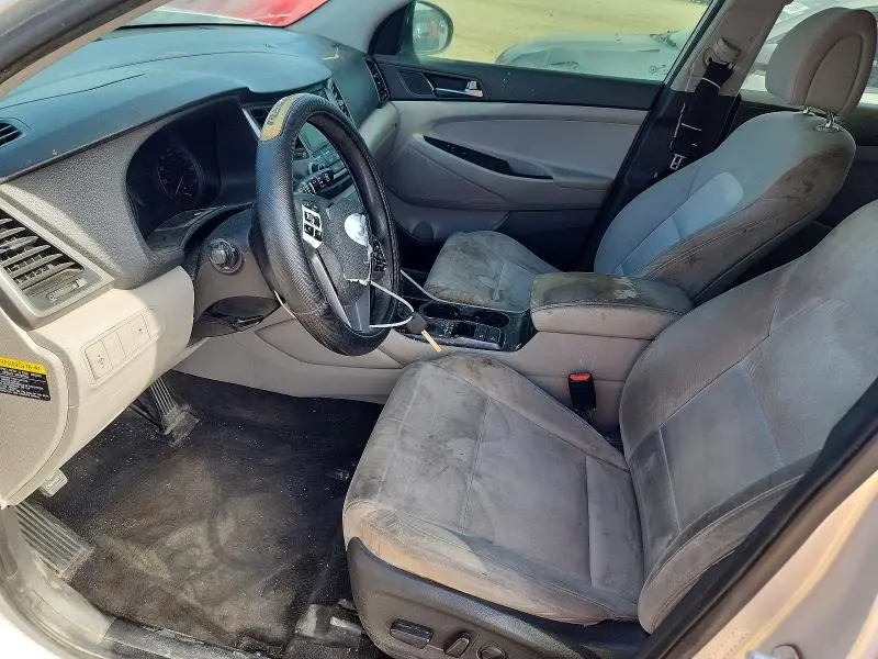 2017 HYUNDAI TUCSON SE  