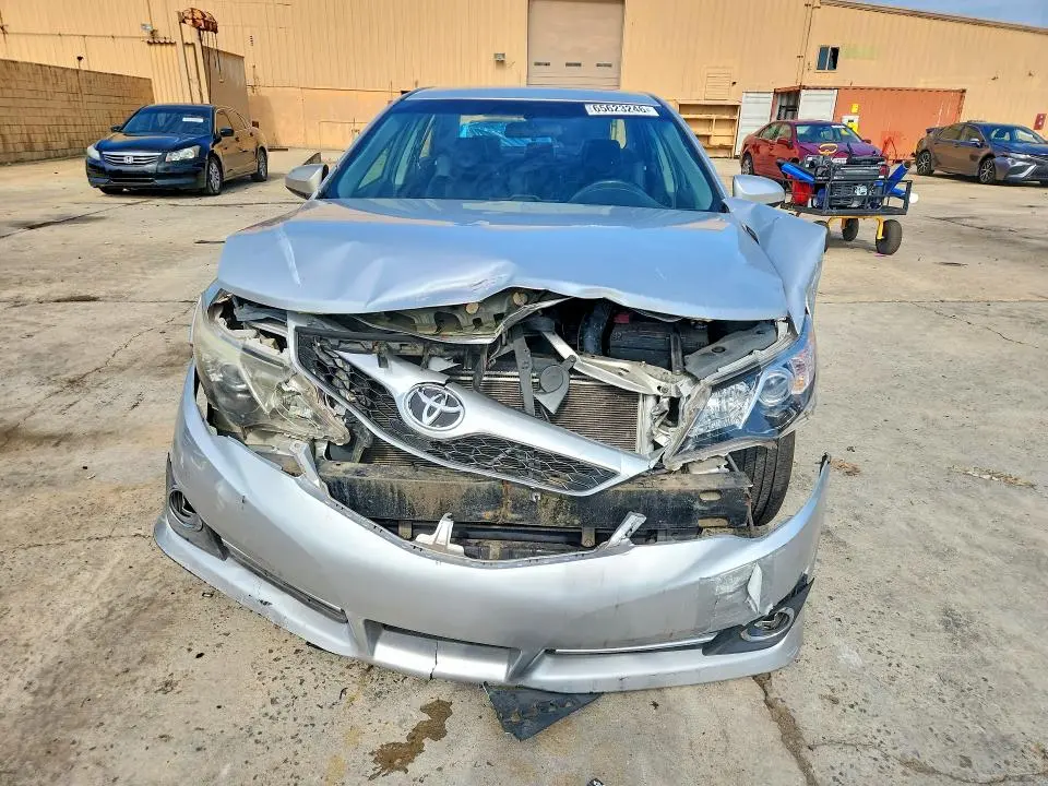 2013 TOYOTA CAMRY SE  