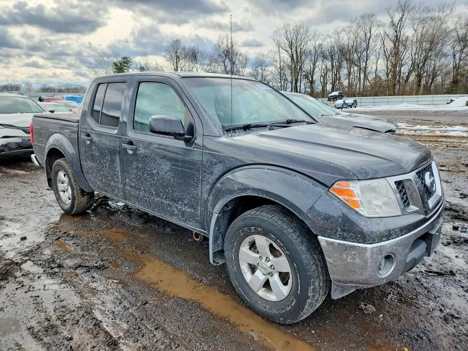 2010 NISSAN FRONTIER CREW CAB SE  