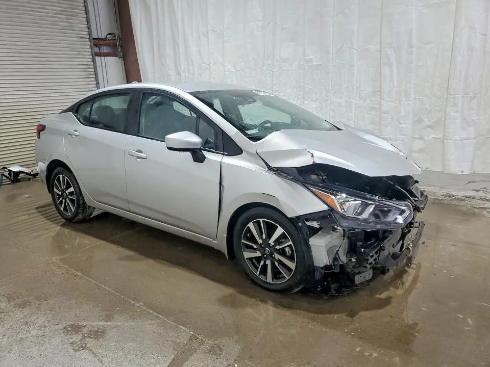 2022 NISSAN VERSA SV  