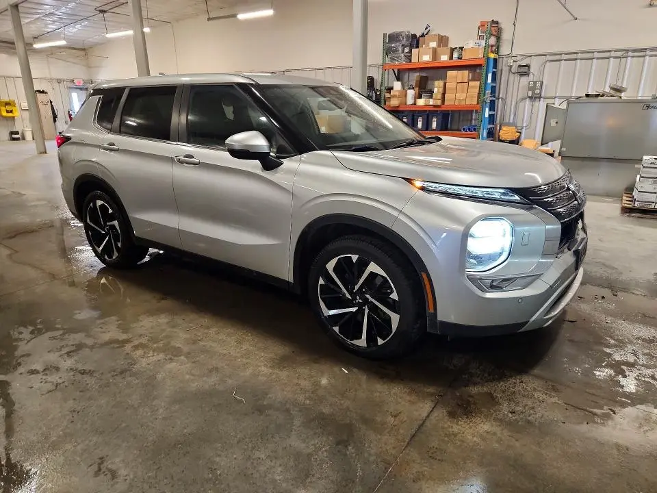 2022 MITSUBISHI OUTLANDER SE  