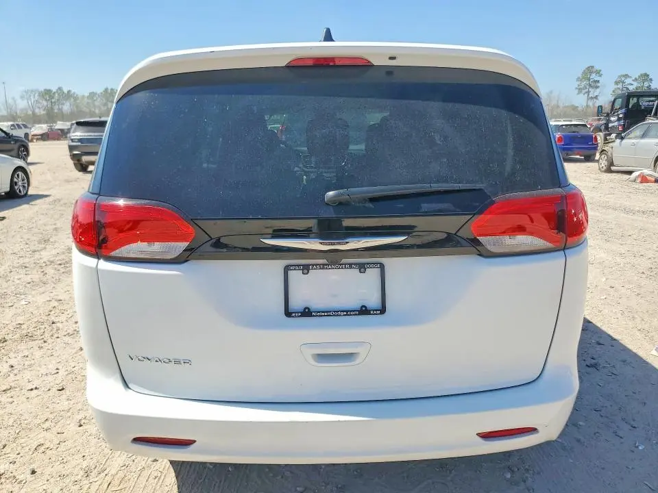 2024 CHRYSLER VOYAGER LX  