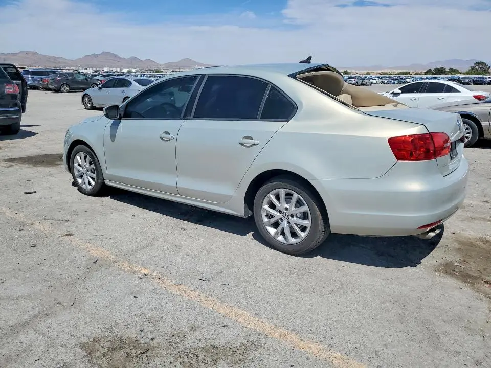 2011 VOLKSWAGEN JETTA SE  