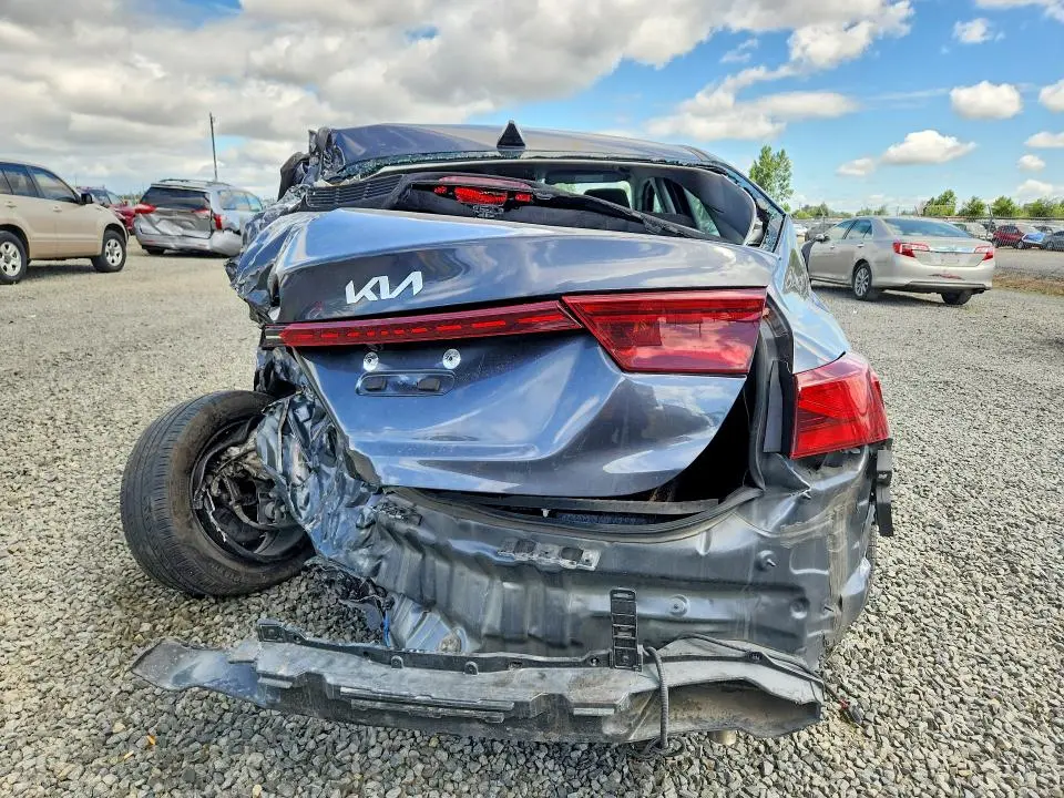2023 KIA FORTE LXS  