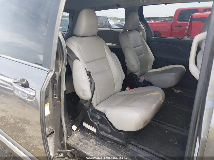 2017 TOYOTA SIENNA LIMITED 7 PASSENGER