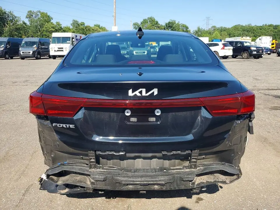 2023 KIA FORTE LXS  