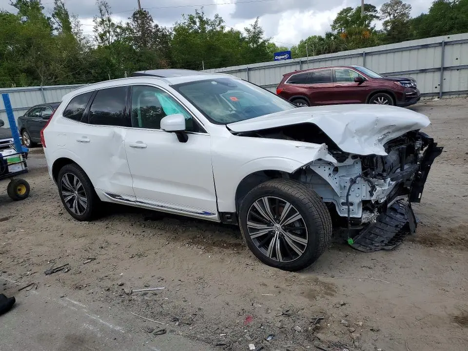 2023 VOLVO XC60 PLUS  