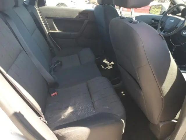 2010 FORD FOCUS SE  