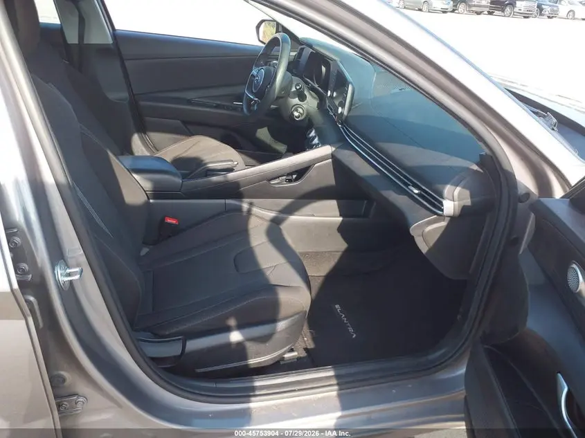 2023 HYUNDAI ELANTRA SE