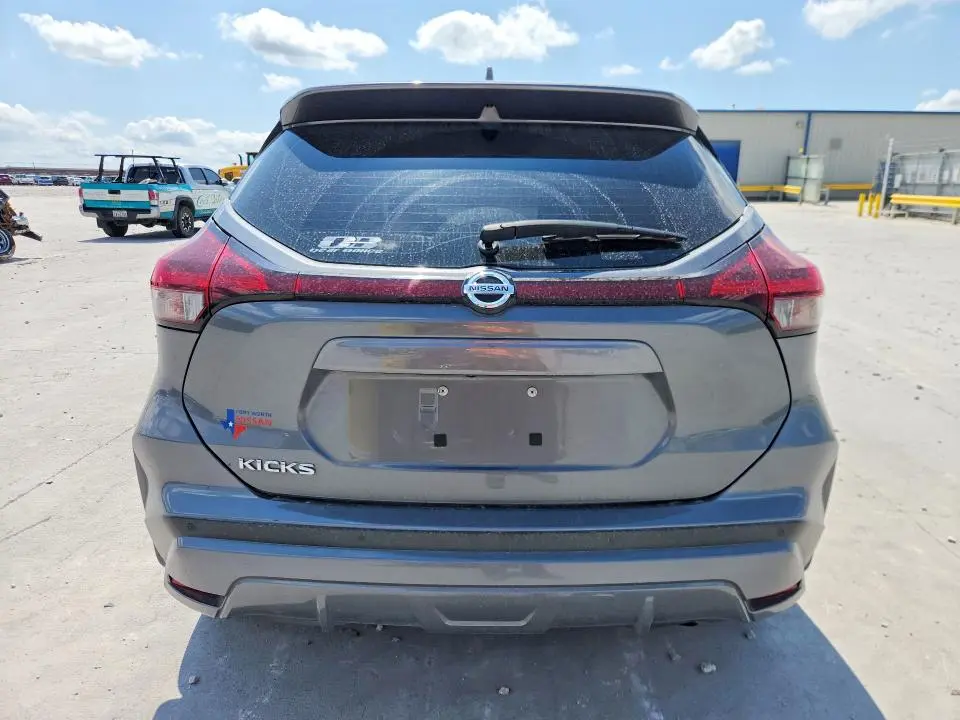 2021 NISSAN KICKS S  