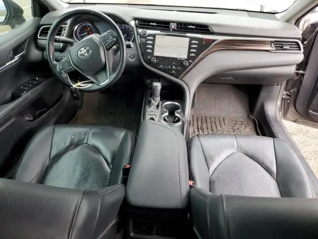 2020 TOYOTA CAMRY XLE  