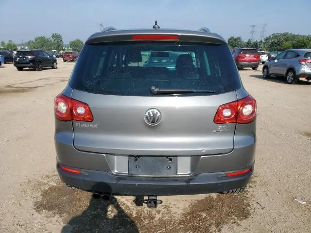 2010 VOLKSWAGEN TIGUAN SE  