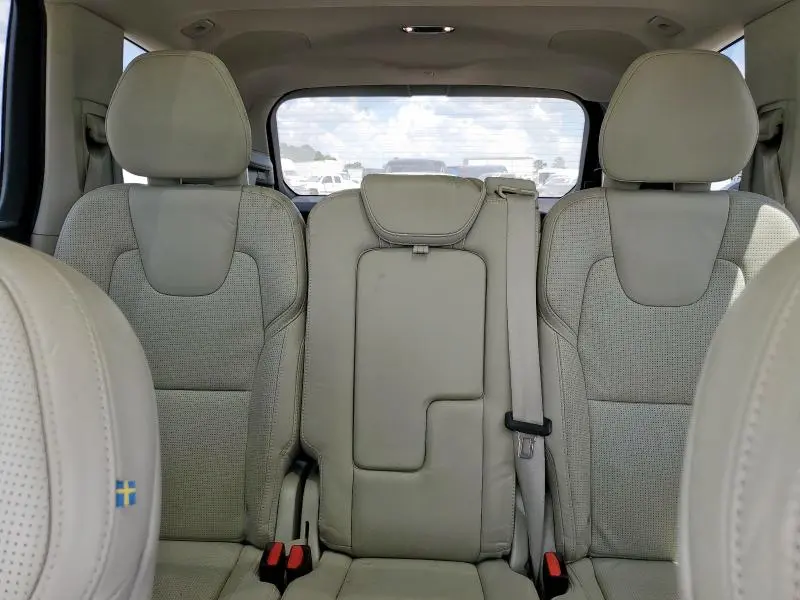 2017 VOLVO XC90 T6  