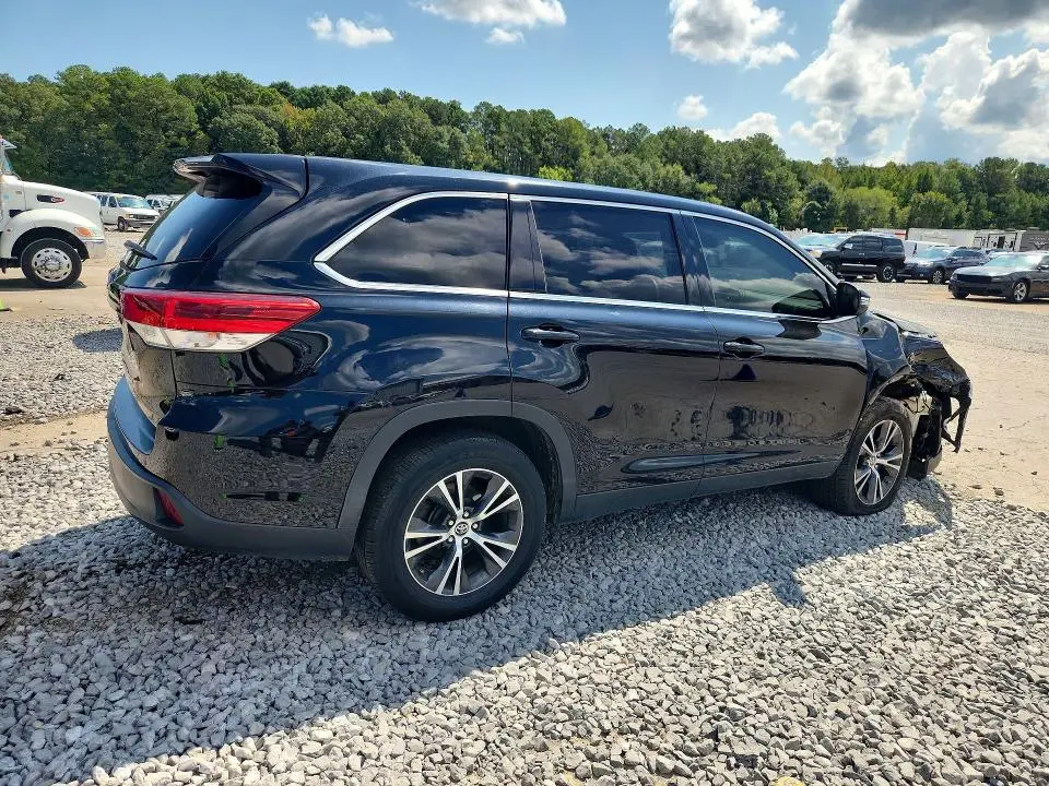 2019 TOYOTA HIGHLANDER LE  