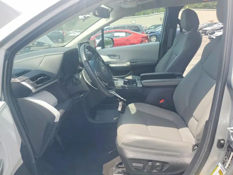 2025 TOYOTA SIENNA XLE 8-PASSENGER  