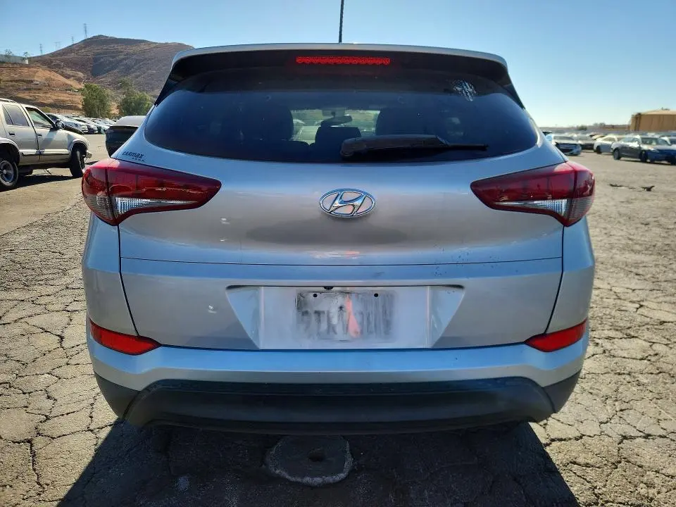 2017 HYUNDAI TUCSON SE  