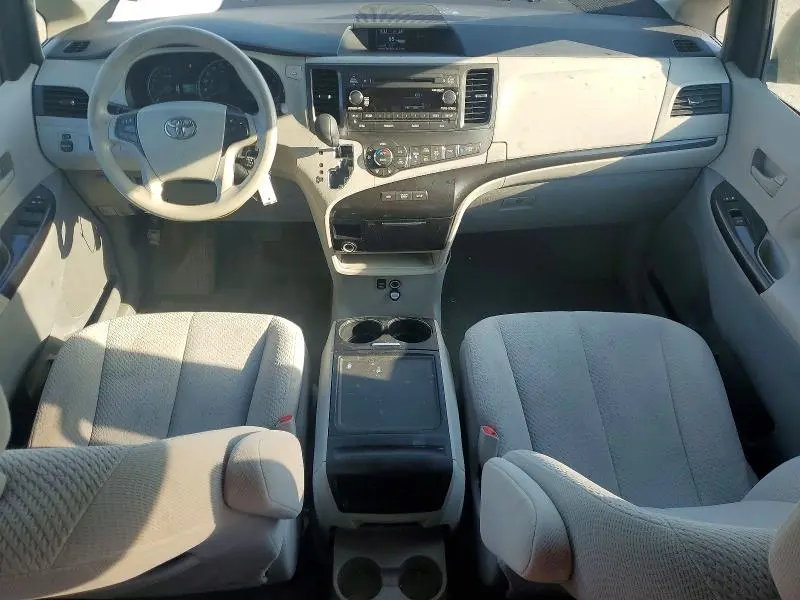 2013 TOYOTA SIENNA LE  