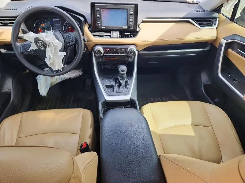 2021 TOYOTA RAV4 XLE  