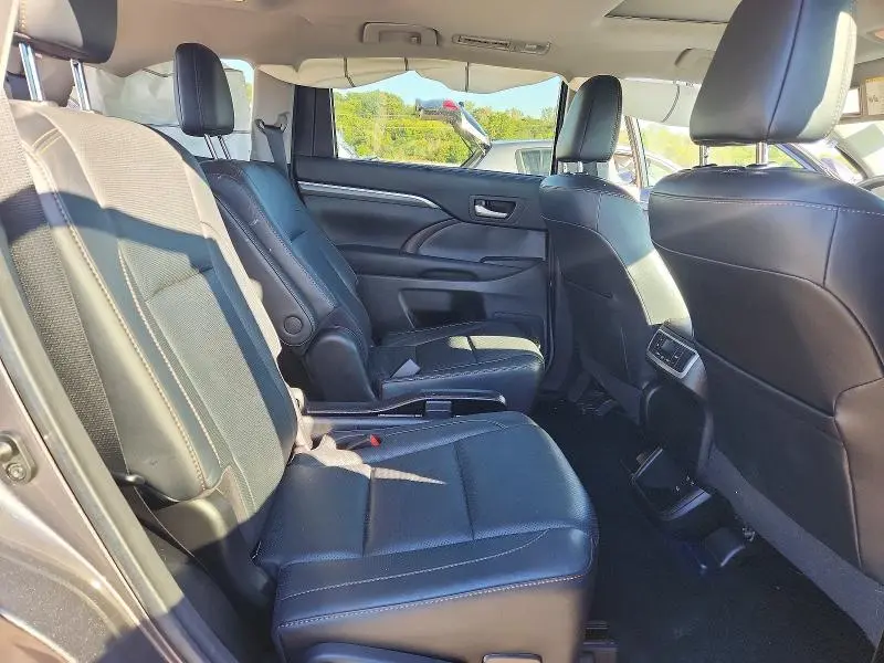 2017 TOYOTA HIGHLANDER LIMITED  