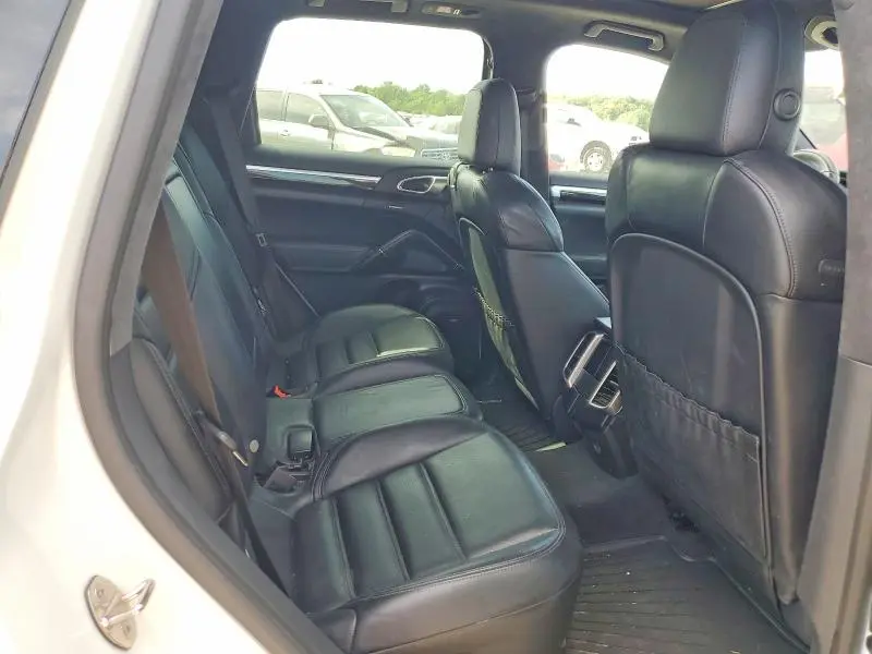 2017 PORSCHE CAYENNE GTS  