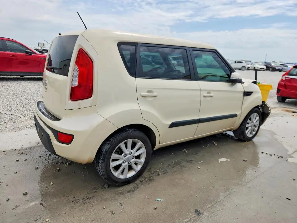 2013 KIA SOUL +  