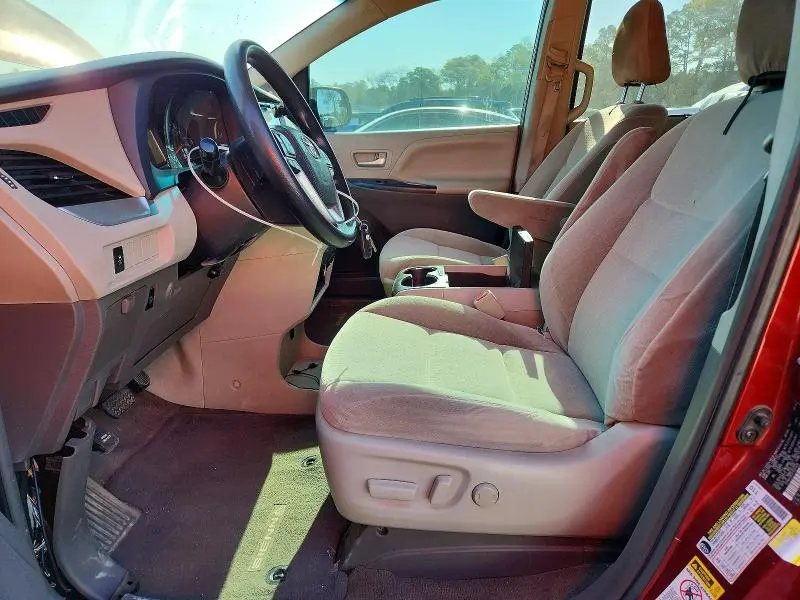 2015 TOYOTA SIENNA LE 8-PASSENGER  