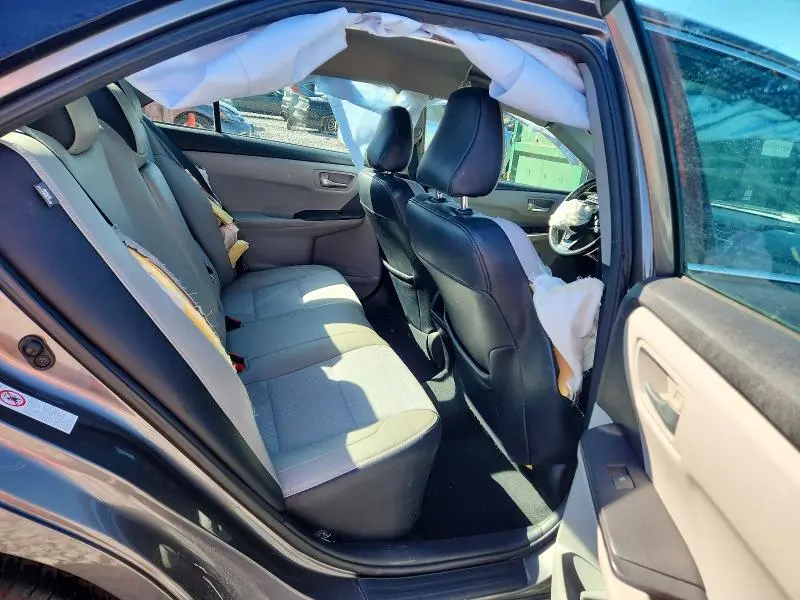 2016 TOYOTA CAMRY SE  