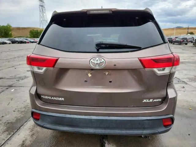 2019 TOYOTA HIGHLANDER SE  