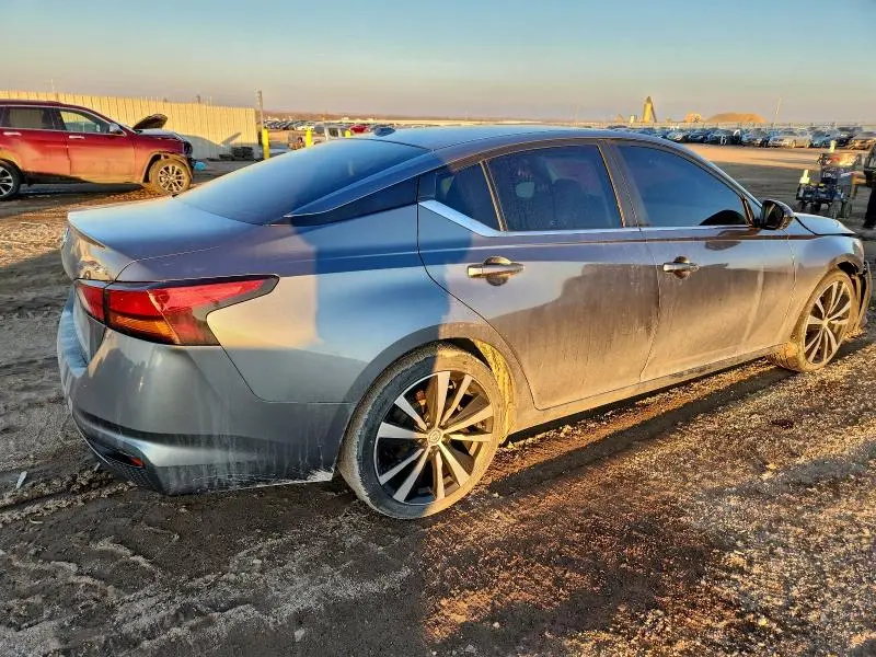 2019 NISSAN ALTIMA SR  