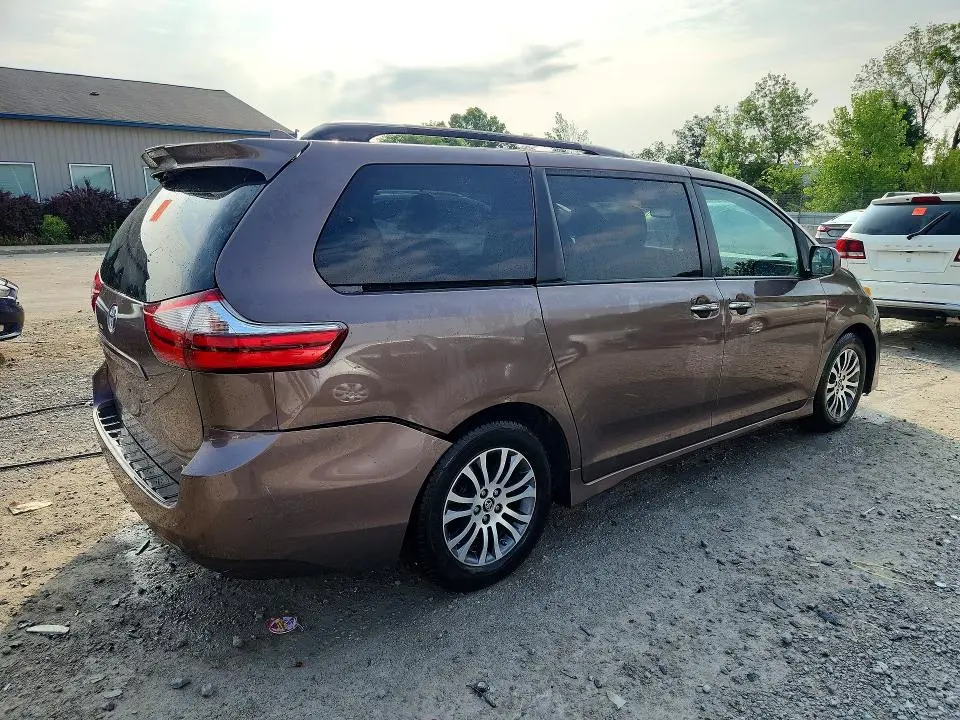 2020 TOYOTA SIENNA XLE 8-PASSENGER  