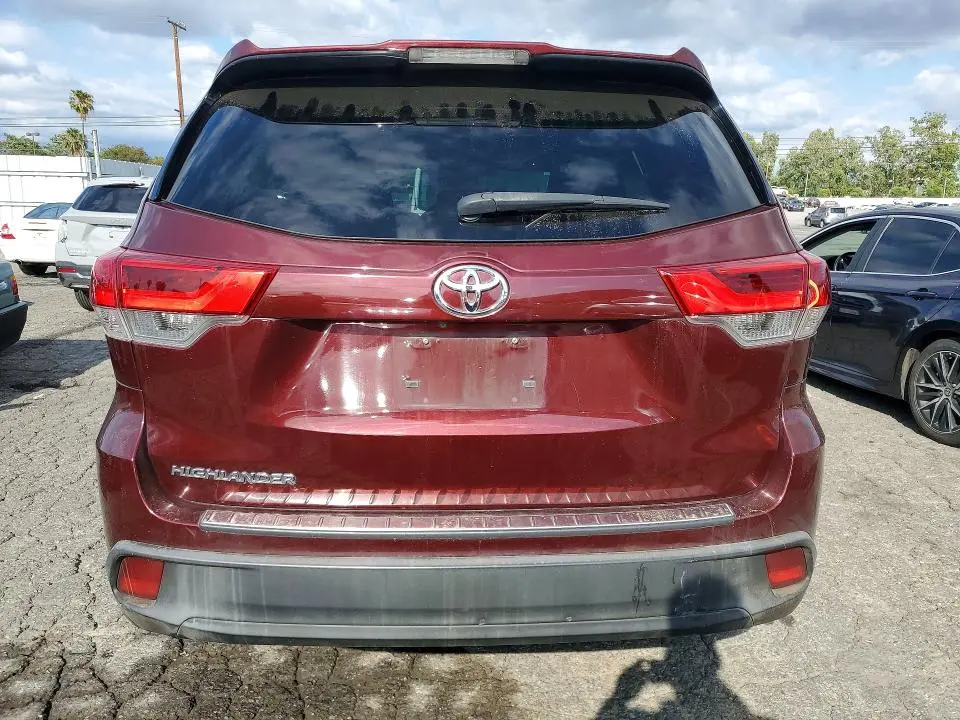 2017 TOYOTA HIGHLANDER LE  
